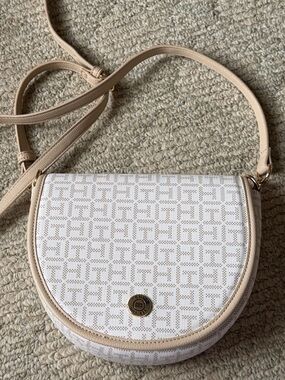 Tommy Hilfiger Beige & White Crossbody Saddle Bag